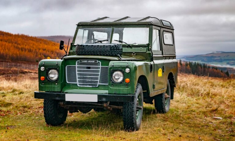 Un Land Rover Defender.