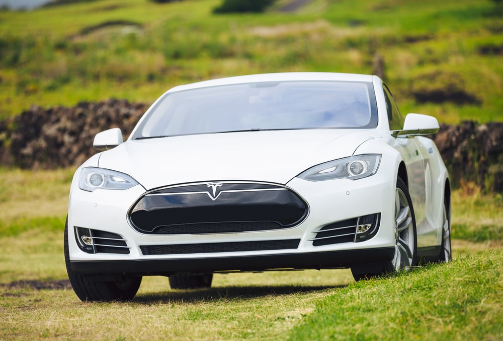 Tesla modelo S blanco