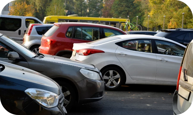 Estacionamiento con vehículos Hyundai